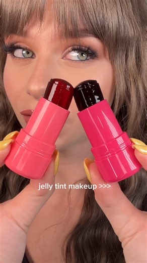 Natalie Brown MUA | Makeup Artist | Content Creator on Instagram: "jelly tint makeup🎀 @rimmellondon multi tasker jelly crush lip & cheek tint is available in 4 amazing shades! I love ‘Pink Dash’ as it gives such a natural pink glow to the skin✨ #jellytint #makeup #rimmel #asmr #makeuphacks #blush *gifted pr products* inspiration - @lenkalul 💓"