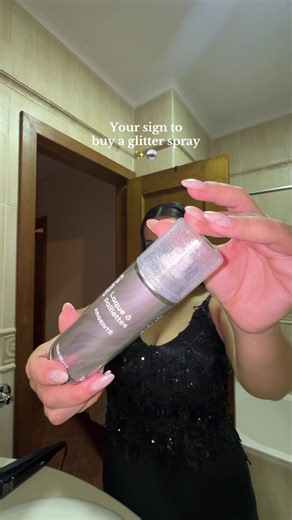 I was feeling myself. ✨✨✨ #glitterspray #claires #glitter #foryoupage #contentcreator @Claire's Stores