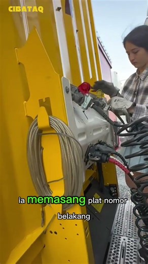 Service truk #DriverCewek #WanitaTangguh #TrukIndonesia #ServiceTruk #Mekanik #KerjaKeras