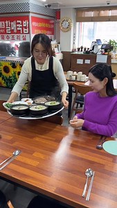 1999년 구미진평 6,000원 돼지국밥 #인동권복이할매국밥 Grandmother‘s pork and rice soup is always delicious 돈뼈의 진한 국물을 직접 우려내어 구수함이 일품이며 술 마신 다음 해장은 역시 국밥이지요. 내장 간,허파,울대,소면 무료제공까지 역시 인동에서 국밥은 여기죠!!ㅎㅎ 들릴때마다 사람 많고 육수도 구수해서 좋아요 양도 넉넉해서 든든하게 한끼 먹었습니다 부추 듬뿍 넣고 새우젓까지 추가해서 먹으면 국밥의 풍미가 더욱 좋아져요~~ 잡내가 없어요 김치, 깍두기기까지 직접 담아서 내는데 맛있어요 할매국밥 6,000원 뽈살수육 토종순대 20,000원 12월 오픈 17주년 기념으로 1999년 국밥 가격으로 구미 인동 원조 할매국밥이며 24시간이라 늦게도갈수있어서 좋아요. 인동권복이할매국밥 경북 구미시 인동남길 60-2 #구미 #구미맛집 #구미맘 #인동맛집 #진평동맛집 #구미국밥 #돼지국밥 #할매국밥 #구미핫플 #구미해장국 | 김정현