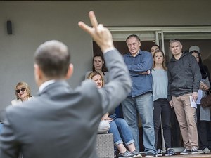 How to win at an auction - realestate.com.au