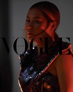 #VogueInPrint #EileenGu #谷愛凌 獨家閃亮成為 #VogueHongKong 的1月封面明星！這位滑雪女將不僅在2022北京冬奧成為史上最年輕的自由式滑雪奧運冠軍，早前更簽下了國際模特兒公司IMG 強勢進軍時裝界。她迷人演繹 Louis Vuitton 最新服裝和 Tiffany & Co. 珠寶系列，並分享時尚對她的意義。「在我的生活中，時尚幫助我與我的女性氣質聯繫起來，在力量中發現美，以及培養我的創造力。」獨家訪問盡在 #VogueHongKong 1月刊，於1月4日起在全港各大書店、便利店及報攤正式上架。 立即閱讀 Eileen Gu 獨家專訪：https://bit.ly/voguehk-cover-EileenGu Photographer: Paola Kudacki Videographer: Talia Goodwin Fashion Director: Sean Kunjambu Stylist: Anya Ziourova Producers: Ryan Fahey & Alexey Galetskiy Makeup Artist: Grac