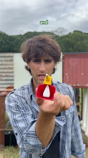 DIY 20L waterer. Simplest and easiest way to give your hens a drank #waterbowl