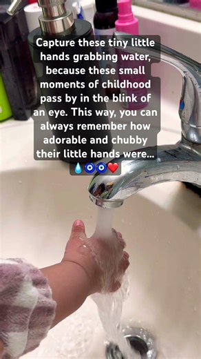Capture these tiny little hands grabbing water, because these small moments of childhood 🧿❤️❤️❤️