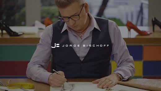 Descubra a história da grife pelo olhar de seu criador, o designer Jorge Bischoff. São 15 anos traduzindo a alma feminina em peças de elegância singular. No DNA dessa trajetória, você vai encontrar um sonho que cresceu com muita dedicação e teve sempre a paixão em sua essência. Os próximos 15 anos dessa história mágica prometem muito mais. | Jorge Bischoff