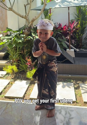 His first udeng 🥹 #balinese #bali #culture #baliwithkids #indonesia