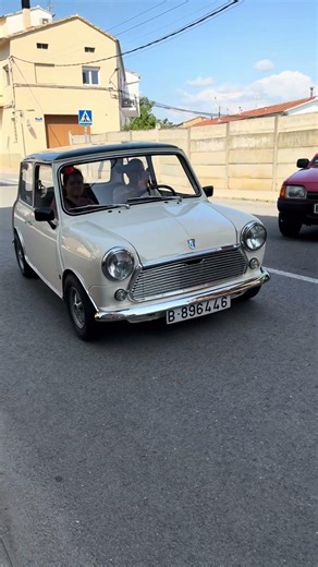 El coche MINI 1275 GT clásico #coches #autos
