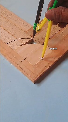 simple way to measure the angle of curved wood #woodworking #woodwork #carpentry #diy #tips #shorts