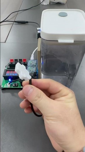 Non-contact water level sensor