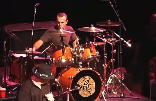 BLUES TRAVELER TRENTON WAR MEMORIAL TRENTON, NEW JERSEY 📍 THE THINNEST OF AIR📍 Blues Traveler performs “The Thinnest of Air” Captured and filmed by AJ Genovesi at the Trenton War Memorial on October 12, 2007 in Trenton, New Jersey. 🎥 @ajgenovesiphotography ✂️⚙️ @factusmediaworks [Blues Traveler, Trenton War Memorial, John Popper, Brendan Hill, Chan Kinchla, Tad Kinchla, Ben Wilson and the Never Forgotten Bobby Sheehan, 2007] Special thanks goes out to AJ Genovesi @ajgenovesiphotography who fi