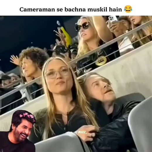 pushp raj on Instagram: "2006년 개봉한 영 (Labyrinth)은 단순한 판타지 모험을 넘어, 성장과 선택, 그리고 내면의 용기를 그린 작품입니다. 화려한 미로와 마법적 생물들 사이에서도, 영화는 끊임없이 “과연 진정한 길은 어디인가?”라는 질문을 던집니다. 복잡하게 얽힌 길과 신비로운 공간 속에서 주인공 사라가 맞닥뜨리는 도전은 관객의 긴장을 끝까지 유지하게 합니다. 사라가 동생을 구하기 위해 미로를 헤치고 나아가는 과정은 단순한 모험을 넘어선 자기 발견과 심리적 성장을 담고 있습니다. 특히 어둡고 좁은 통로, 반짝이는 환상 속 생물, 그리고 불확실한 길의 선택은 말없이도 긴장과 설렘을 전달하며, 조용한 순간일수록 모험의 무게가 더 깊게 다가옵니다. 영화의 분위기를 완성시키는 것은 신비롭고 몽환적인 음악과 세심하게 디자인된 미로의 시각적 요소입니다. 음악과 장면은 관객을 마치 사라와 함께 미로 속에 있는 듯한 몰입감을 선사하며, 액션보다도 사라가 선택을 고민