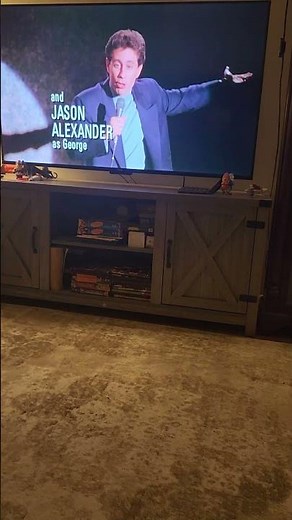 Seinfeld intro on stage, george gets a bathroom note ep