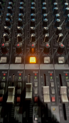 Nih yg penasaran setelan darbukanya az zahir di mixer Tina Audio 😎 #fbproo #semuaorang #pengikut #sorotan #darbuka #audioasli #sholawat #pecintasholawat #darbukaindonesia #zahirmedia #zahirmania #zahirmaniaindonesia | M Hasan Erlangga Putra