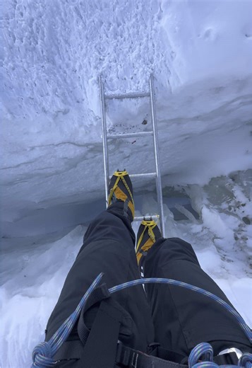 Crossing the Khumbu Icefall: A Climbing Challenge