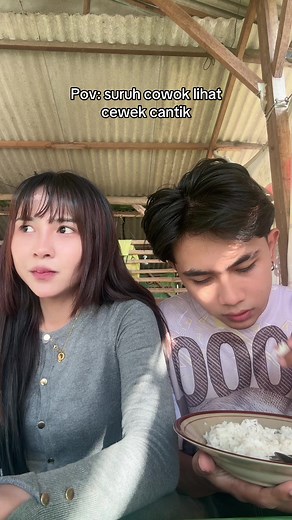 Ekspresi Cowok Salting Melihat Cewek Cantik