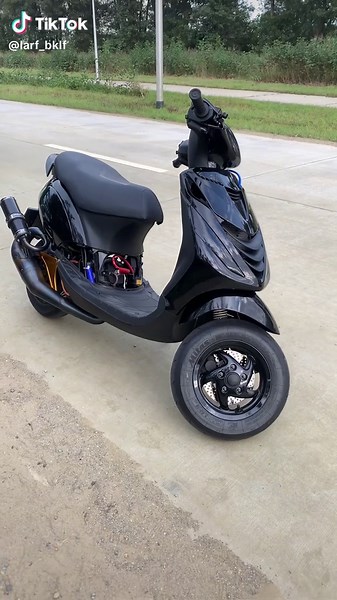 Customizing a Piaggio Zip 180cc Scooter for an Ultimate Ride