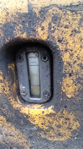 Manual way to fill hydraulic oil on the Volvo A40F ADT unit #Mechanic #Reels #fyp #Refill | Jhody Cris Aditya