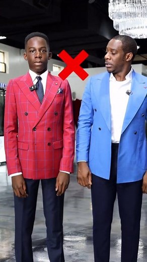 Dacyn Mofor says avoid round-neck tees under your suit jacket. Go for a V-neck or no tee for a clean, sharp look. Do you agree? Lets hear your thoughts below 👇🏽 #howto #mensfashion #style #dallas #la #newyork #donmorphy | Don Morphy