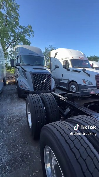 Volvo VNL860 2025: Трак для дальнобойщиков