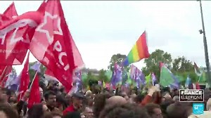 🇫🇷 #France on Monday began less than a fortnight of frenetic election campaigning for snap polls called by President Emmanuel #Macron to combat the far right. Here's more on the latest developments in French politics 👇 | FRANCE 24 English