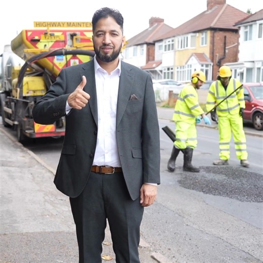 The council has been making use of a specialist machine to help repair hundreds more potholes across the city. The Velocity Patcher provides a quick and effective way of protecting roads from water and frost. It sees a blend of bitumen and chippings blasted through a hose to fill potholes. While the council's strategy is focused on improving the condition of roads through resurfacing it will also be carrying out more than 7,500 pothole repairs this year. Read more https://orlo.uk/lWl2V 🗣️ Have 