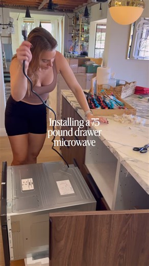 Nicci Pucci | Interior Design & Real Estate on Instagram: "Lift with your legs 😅🏋️‍♀️ Installing a microwave drawer isn’t as hard as it looks, it’s just heavy. Step 1: Electrical. My sister read someone’s Reddit comment that they installed it without plugging it in first 🫣 Step 2: Be prepared to lift it in at least twice and have a support system on the ground to back you up. Step 3: Don’t unwrap the plastic last. It’s a tight fit between the drawer and the countertop, so you’ll have to find 