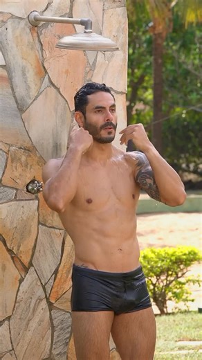 Famous & Hot Men on Instagram: "Tá calor aí? Eu queria era um banho de mangueira! 🗣️"
