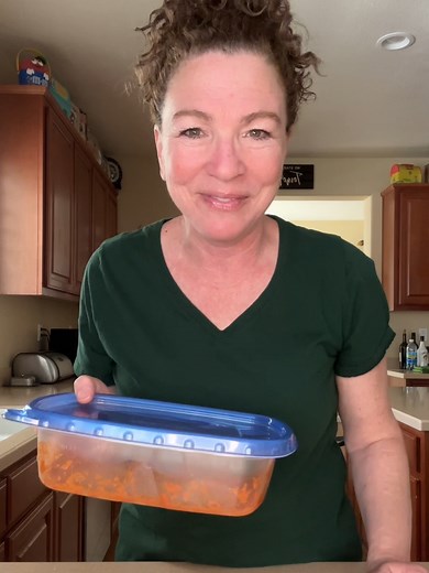 Effective Stain Removal for Reusable Plastic Containers