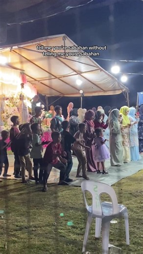 i start first , poco poco adalah tarian wajibbb hahah