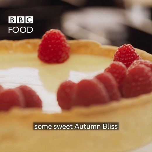 We can't get over the simplicity of Mary Berry the cook's latest lemon tart. A classic lemon posset in shortcrust pastry is our idea of heaven! 😍Watch #maryberrysimplecomforts Wednesdays at 8pm on BBC Two or catch up on BBC iPlayer. Get the recipe: https://www.bbc.co.uk/food/recipes/lemon_posset_tart_with_94633 | BBC Food