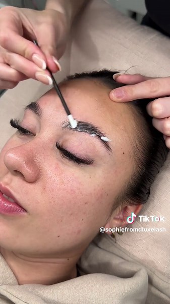 Eyebrow Lamination and Shaping Tips for Perfect Brows