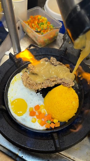 SIZZLING LIEMPO 99pesos UNLIMITED JAVA RICE at GRAVY sa TUTUBAN CENTER NIGHT MARKET #viralreelsfb #food #trendingreels #fypviralシ #streetfood #sizzlingmeals #Unlimited | Ewic Mukbang