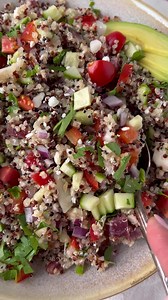 Summer means one thing, fresh salad recipes! ☀️🥗 This zesty Italian Quinoa Salad is full of bright flavors and ready in under 20 minutes. Get the full recipe A Paige Of Positivity: https://apaigeofpositivity.com/italian-quinoa-pasta-salad-recipe/. | Success Rice