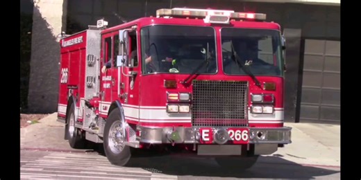 洛杉矶消防局 引擎266与救援66 Code3响应（2022年4月8日）_哔哩哔哩_bilibili