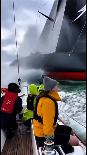 Bro that yacht almost kissed the stern… my soul LEFT 😳⛵💨 That gust hit like a slap!” AI sailing madness you can’t skip! | Love Sailing