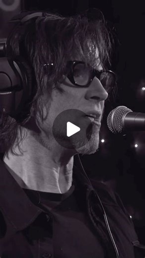 reels.grunge studio on Instagram: "Lanegan Forever 🖤 Judgement Time - Mark Lanegan (live on KEXP) . . . #marklanegan #screamingtrees #grunge #90s #reelsgrunge"