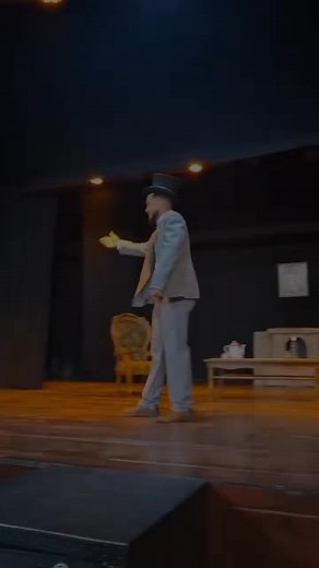 Efraín Reyes: Actor Director y Docente de Artes escénicas. Obra: Niunjin y el Oso de Anton Chejov. #teatro #exprecion #corporalb #artes #escenicas #voz #diccion #literatura #espectaculosperu #literatura #venezuela🇻🇪 #mosqueteros .