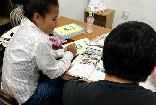 日本で暮らす外国にルーツを持つ子どもが苦しんでいること－教育支援の地域間格差。言葉の壁から不登校や進学困難に