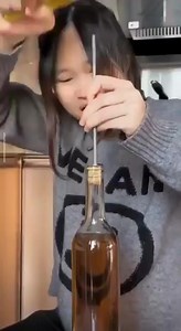 Como sacar un corcho que se fue adentro de una botella. | TechnoCiencia Cultural