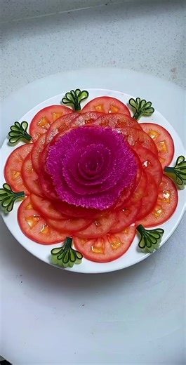 Creative Tomato Plate Decoration Techniques