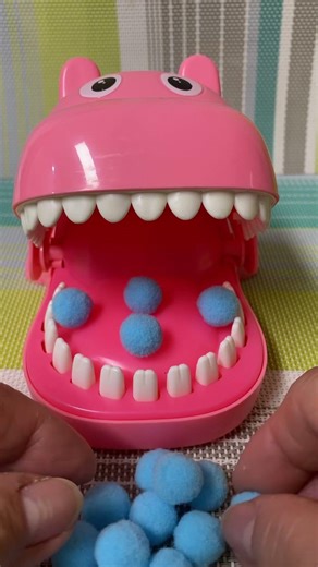 The pink hippopotamus want to eat skyblue cotton ball candy #asmr #viral #short