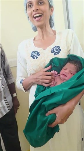 Baby's first minutes with mom and dad #newbornbaby #familymoments #delivery