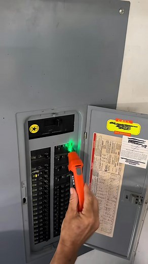 18K views · 142 reactions | How to silence that sneaky radiator leak — easy fix ✅ #howto #plumbinghack | Gator Plumbing | Facebook