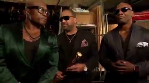 Aminata put those sunglasses on