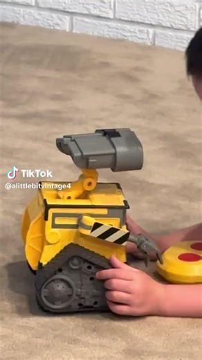 Wall-E Salutes Fans: A Message from Dominic