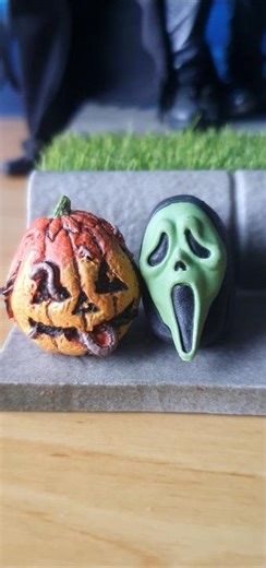 Ghostface Meets Michael On Halloween Night | NECA Horror Figure Setup