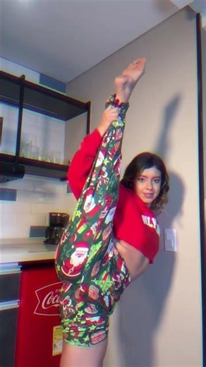 It’s important to warm-up before do a split like this