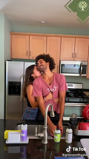 Who else loves physical affection? 🥰 #relationshiptips #relationshipgoals #physicaltouch #couplestiktok