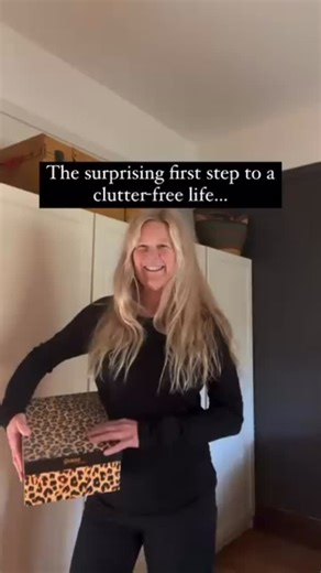 The key to decluttering isn’t what you think…. The surprising first step to a clutter-free life might surprise you. It’s not about sorting through your stuff. It’s about changing your mindset! Start by visualising your ideal space and keep that vision as your goal. When you focus on the end goal, the process becomes much easier. Focus on your mindset and you will have… ✅ Clarity: Knowing what you want makes it easier to let go of what you don’t need. ✅ Motivation: Visualising the end result keep