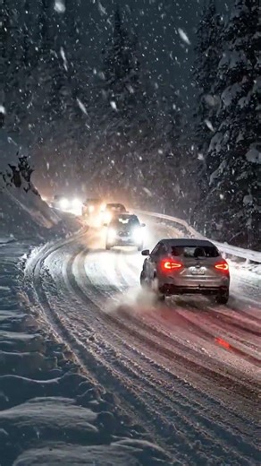 “Snowfall in New York ❄️ | Calm City Loop”